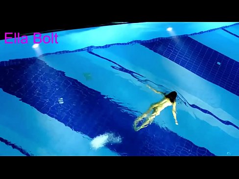 ❤️ No puedo dejar de mirar, joven rubia pillada nadando desnuda en la piscina del complejo ELLA BOLT ️❌ Video de porno en es.dickies-shop.ru ❌️