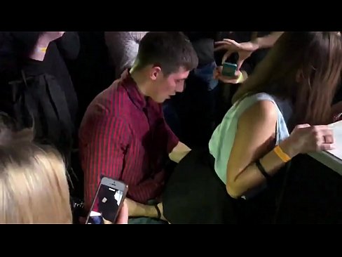 ❤️ Sexo real en una discoteca rusa. Chica rusa de 18 años en el ano y la vagina follada en un club nocturno ️❌ Video de porno en es.dickies-shop.ru ❌️